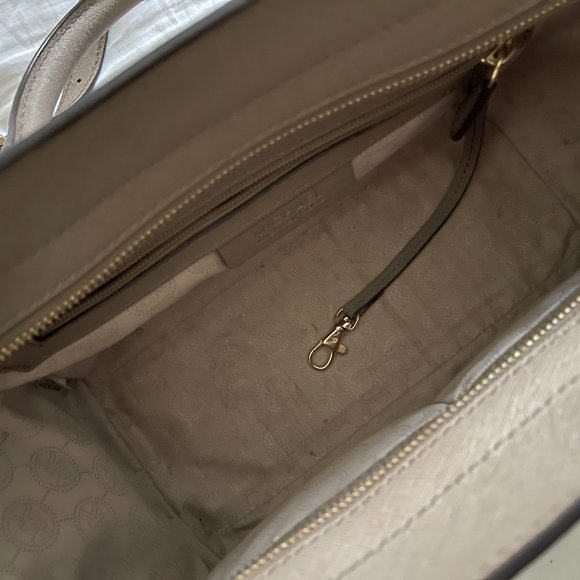 Micheal Kors crossbody bag - Picture 3 of 3